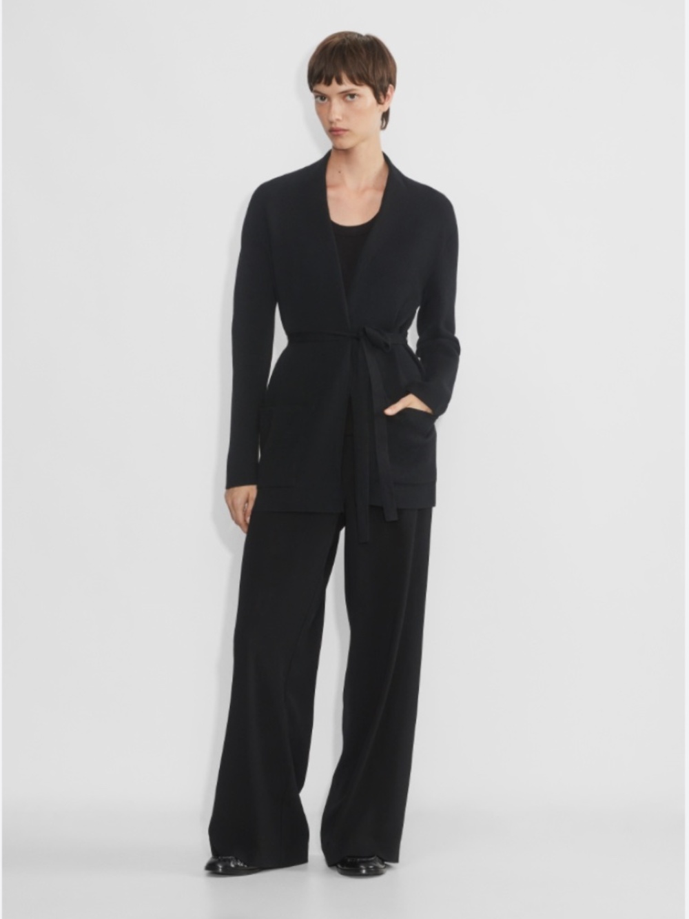 Aritzia Ty Short Cardigan (black - S)